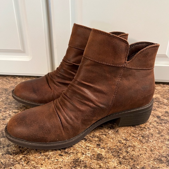 BareTraps brown bootie- Size 7M - Picture 3 of 9